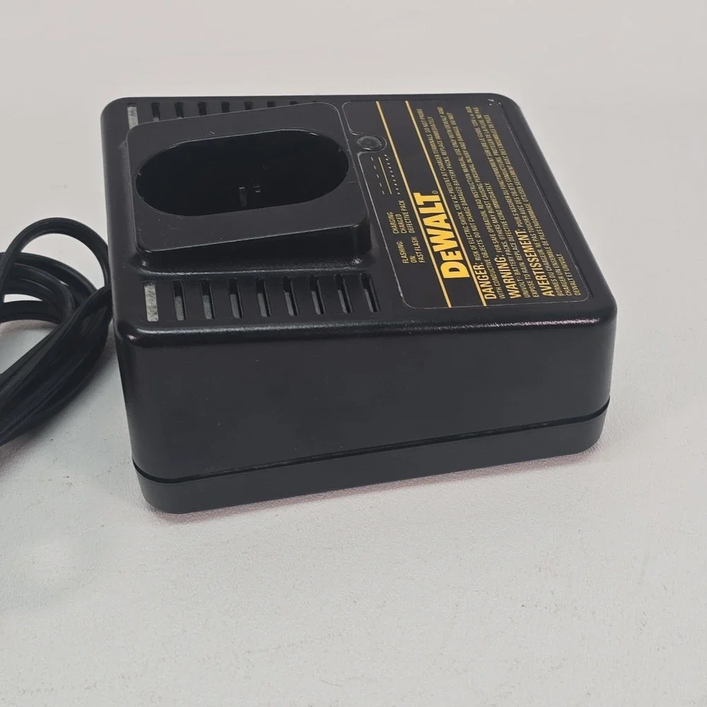 Dewalt Battery Charger DW9104 Standard One Hour Type 2 1.8 Amps 120V‎ OEM Black